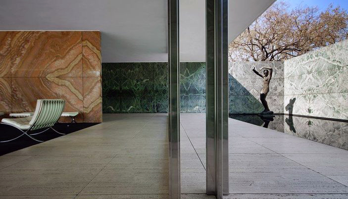 Eingang eines Barcelona Pavillions